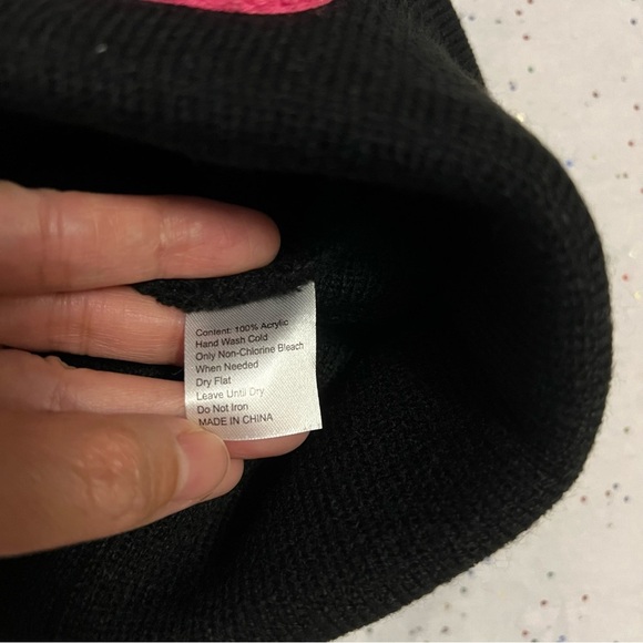 Cedarwood Threads Womens Warm Cozy Black Pink Smiley Face Winter Beanie Hat - Picture 11 of 14